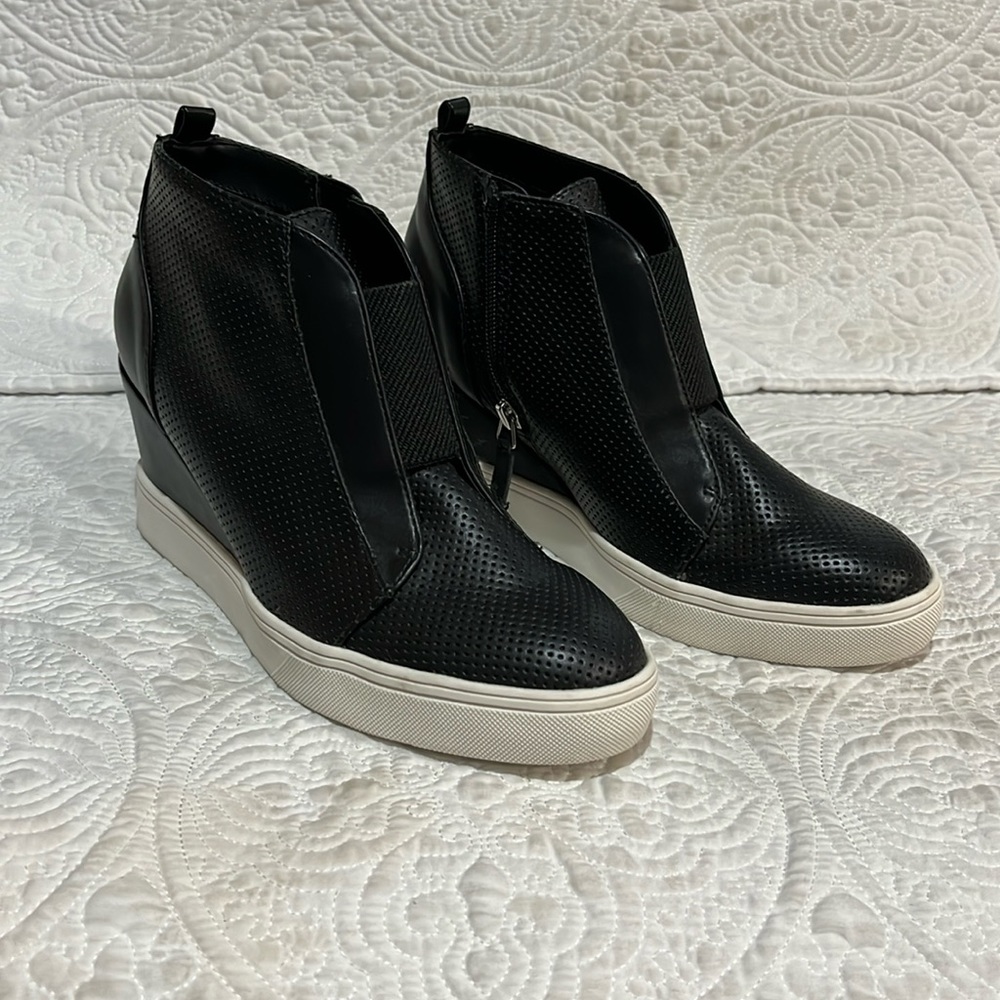 Mia wedge bootie, size‎ 8 1/2
